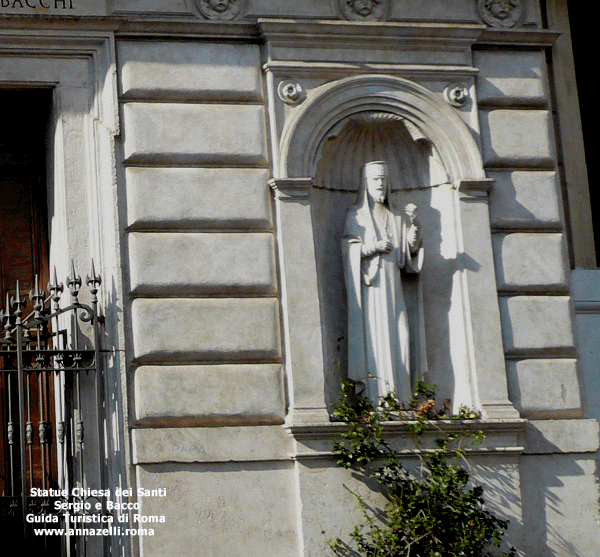 FOTO DELLE STATUE DELLA CHIESA DEI SANTI SERGIO E BACCO ROMA