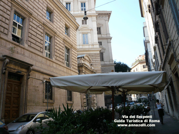 Foto via dei Serpenti (Roma)