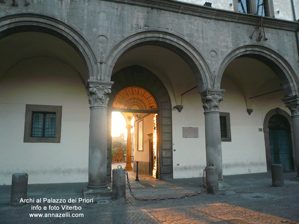 ARCHI AL PALAZZO DEI PRIORI VITERBO INFO FOTO ANNA ZELLI