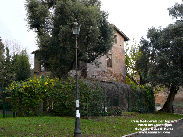casa medioevale per anziani parco del colle oppio roma