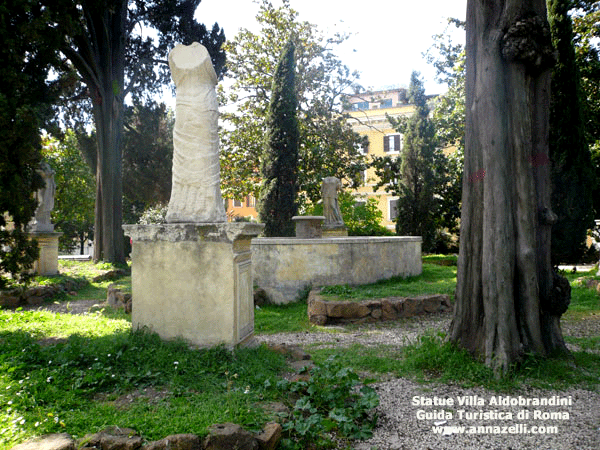 Statue ai Giardini della Villa Aldobrandini a Roma