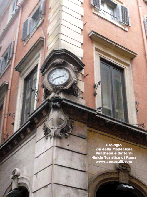 orologio e stemma di milano alla maddalena pantheon e dintorni roma