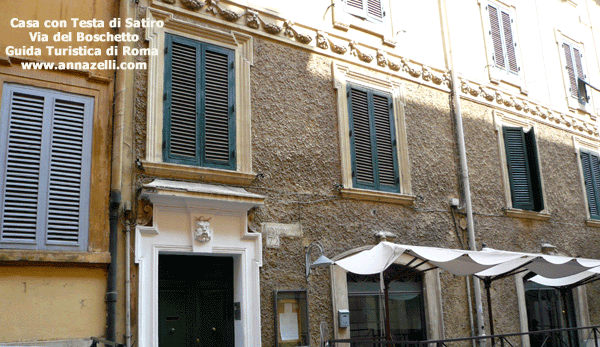 testa di satiro di un palazzo a via del boschetto roma