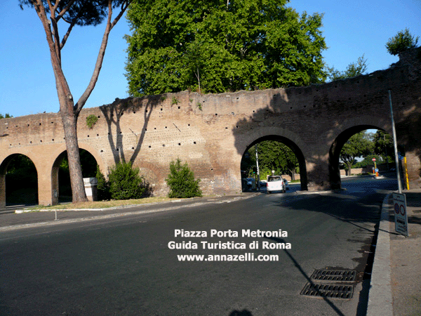 piazza porta metronia, roma