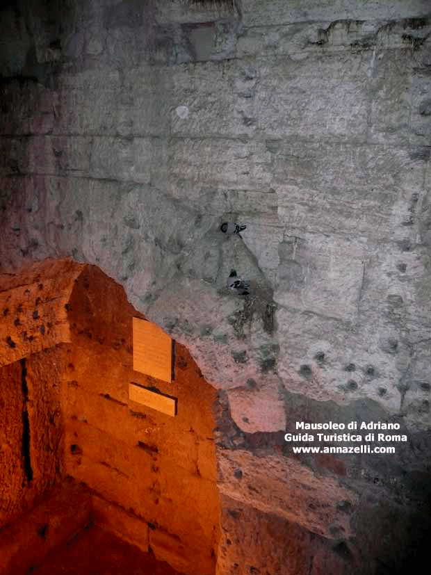 rivestimento in marmo del mausoleo di adriano roma