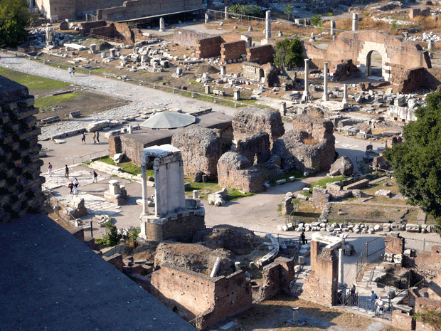 sette grandi basi che limitano l'area del foro romano roma