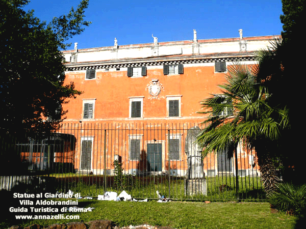 statue a villa aldobrandini di roma