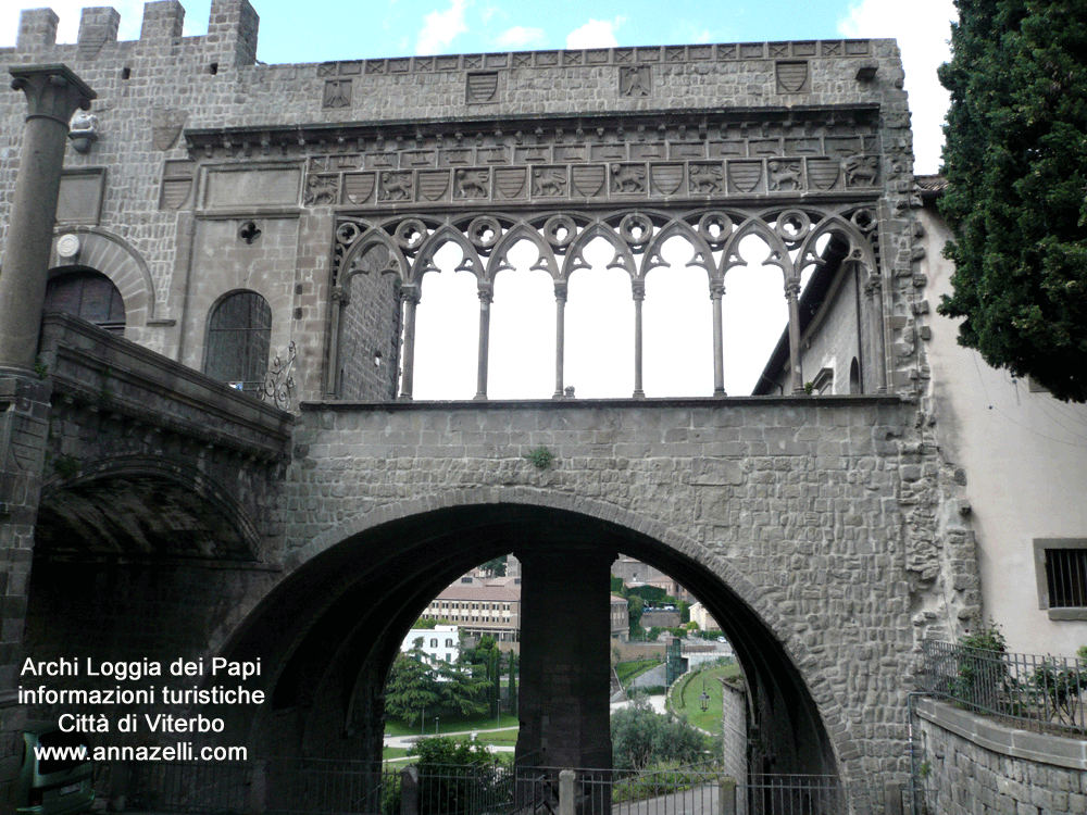viterbo archi loggia dei papi piazza san lorenzo (1)
