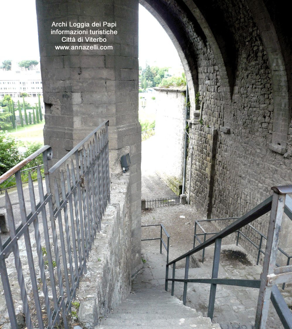 viterbo archi palazzo dei papi piazza san lorenzo