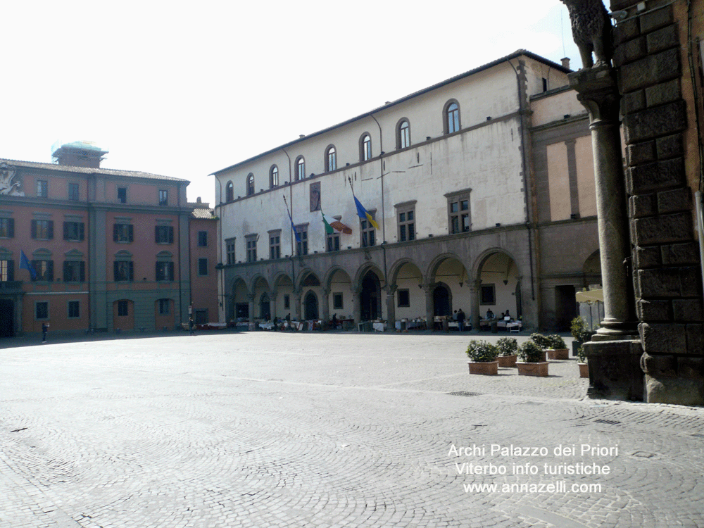 viterbo archi del palazzo dei priori