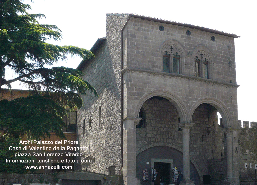 archi palazzo del priore viterbo foto anna zelli