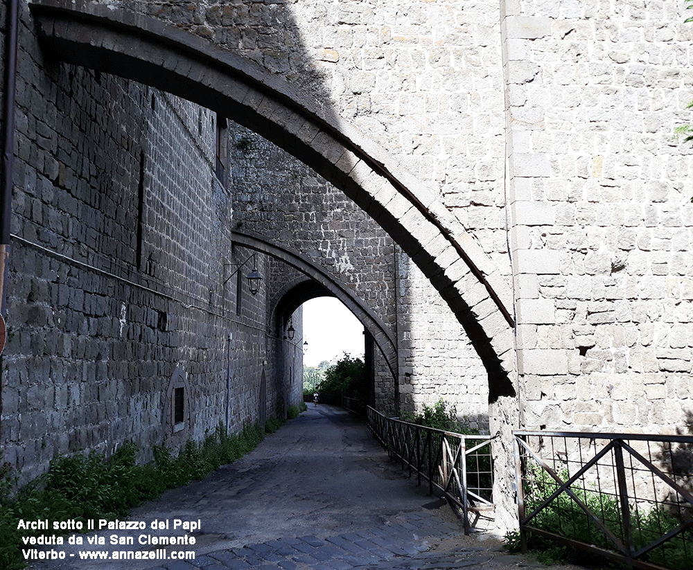 archi sotto il palazzo dei papi veduta da via san clemente info e foto anna zelli (8