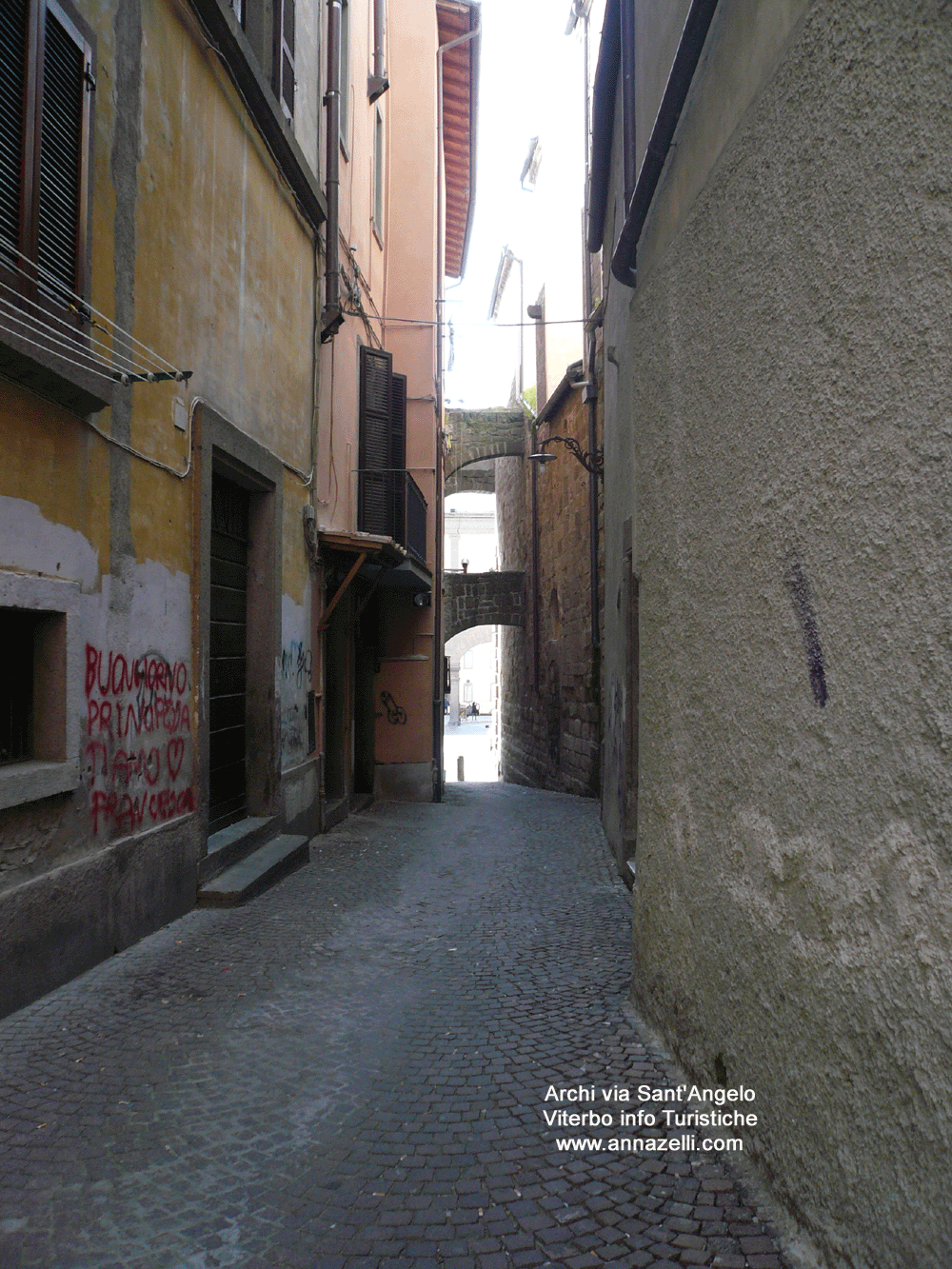 viterbo archi via sant'angelo in spatha foto anna zelli