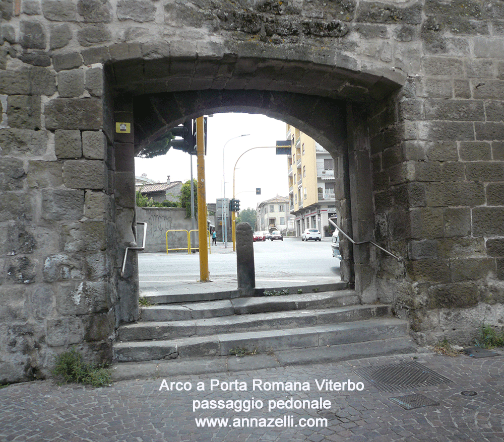 arco a porta romana piazza san sisto viterbo