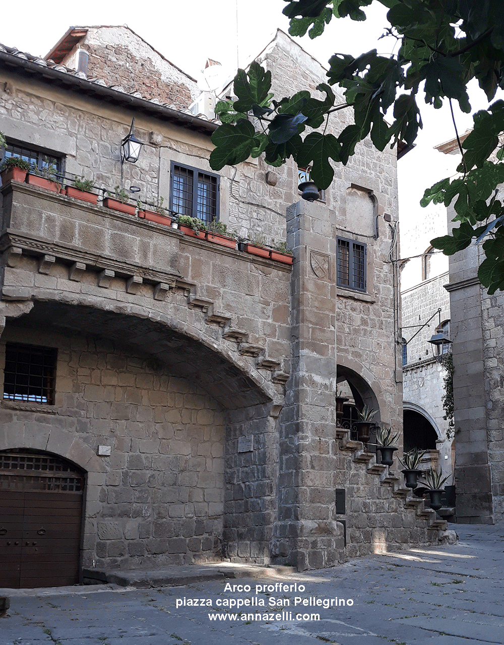 arco profferlo piazza cappella viterbo san pellegrino info e foto anna zelli