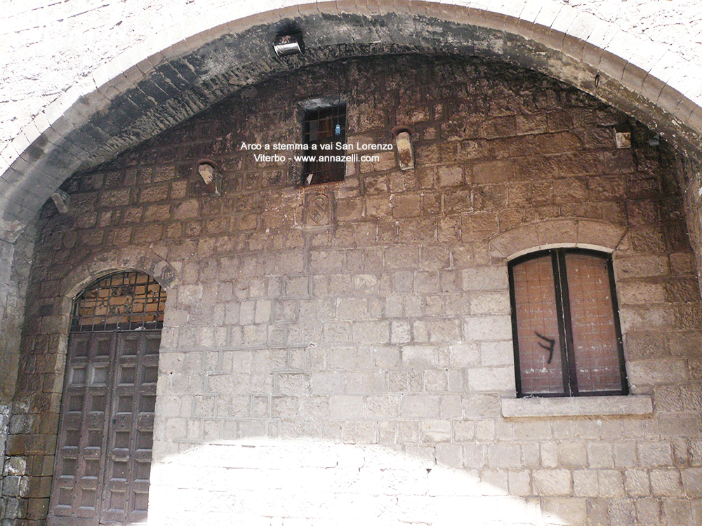 arco e stemma pressi palazzo farnese via san lorenzo viterbo info e foto anna zelli