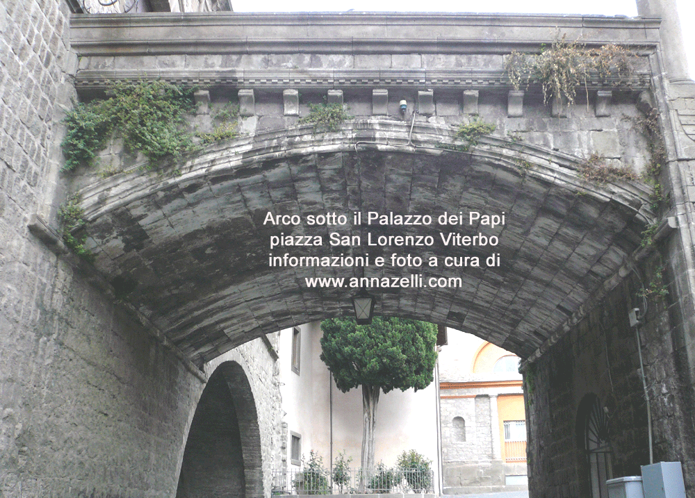 arco sotto il palazzo dei papi piazza san lorenzo viterbo foto anna zelli
