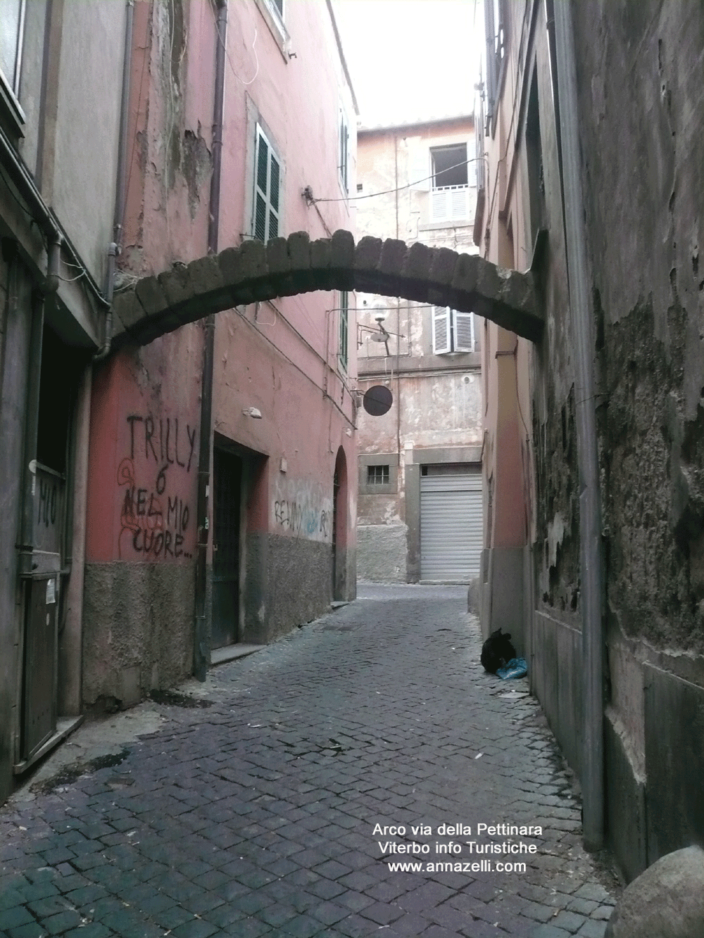 viterbo arco via della pettinara