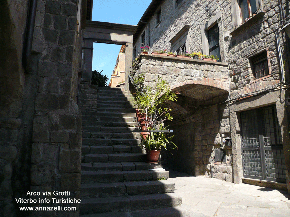 viterbo arco via grotti