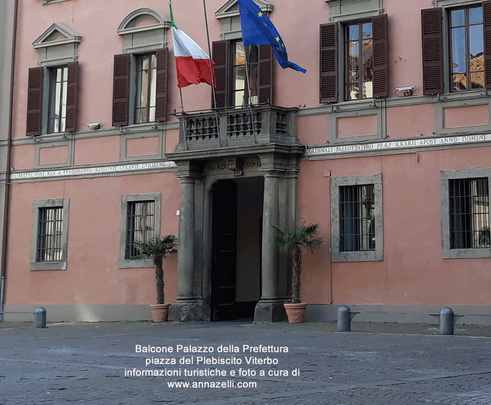 balcone del palazzo della prefettura piazza del plebiscito viterbo foto anna zelli