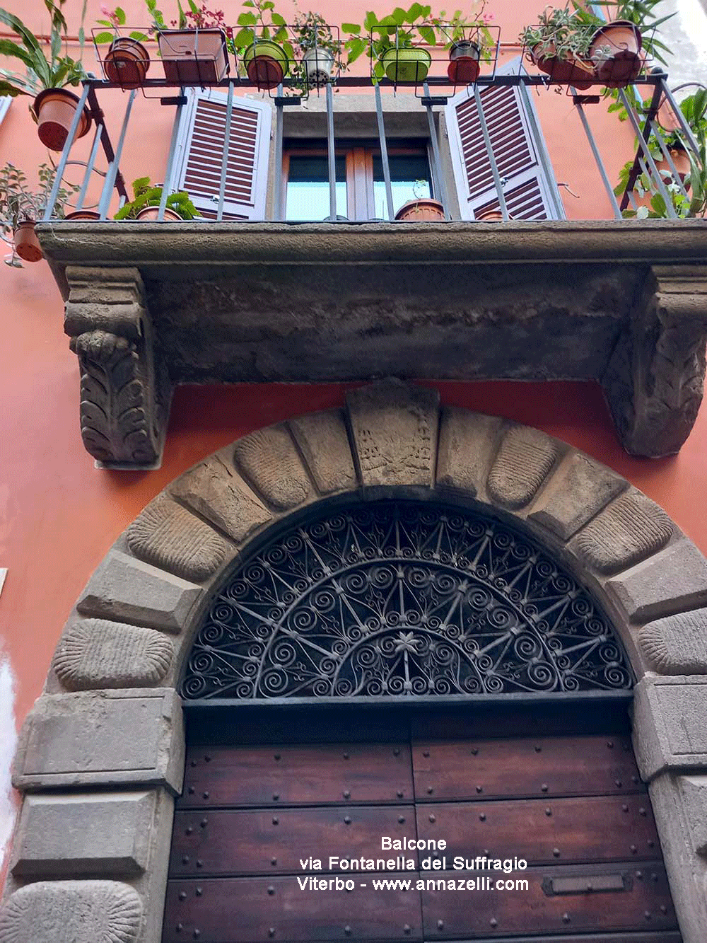 balcone via fontanella del Suffragio Viterbo info e foto anna zelli