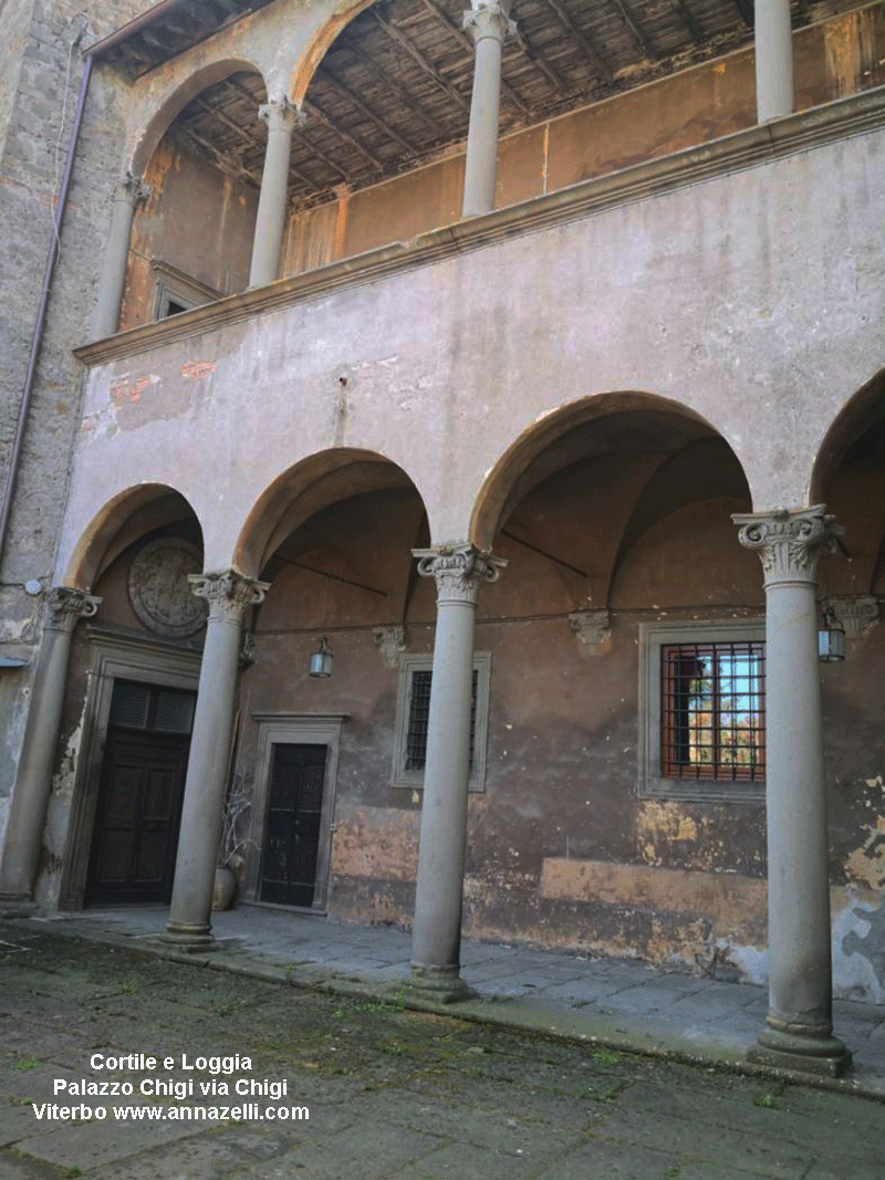cortile e loggia palazzo chigi via chigi viterbo centro storico