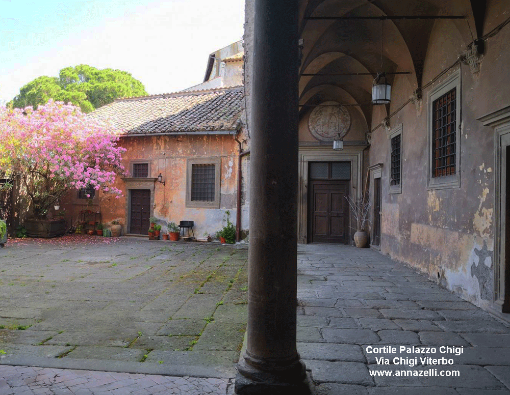 cortile palazzo via chigi viterbo centro storico