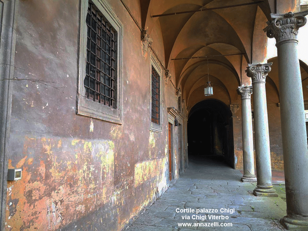 cortile palazzo via chigi viterbo centro storico