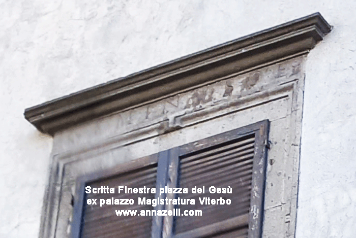 dettaglio scritta finestra piazza del gesù ex palazzo magistratura viterbo info e foto anna zelli