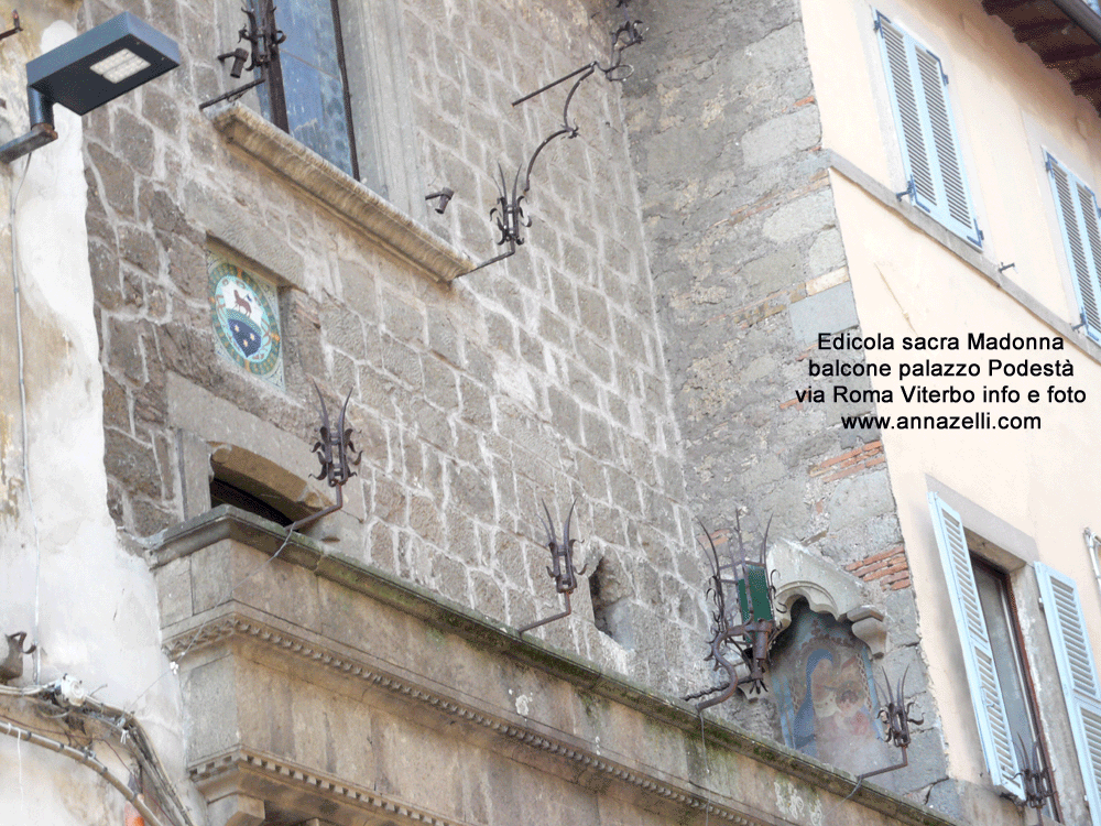 edicola sacra a via roma balcone palazzo del podestà viterbo centro storico info e foto
