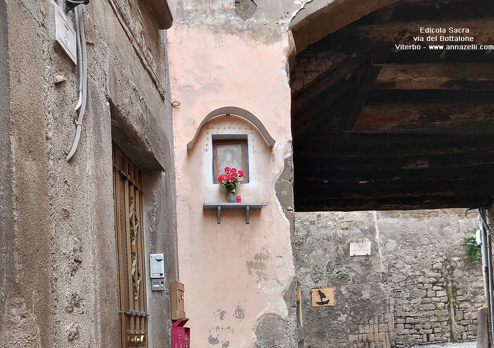 edicola sacra via del bottalone viterbo centro storico info e foto anna zelli