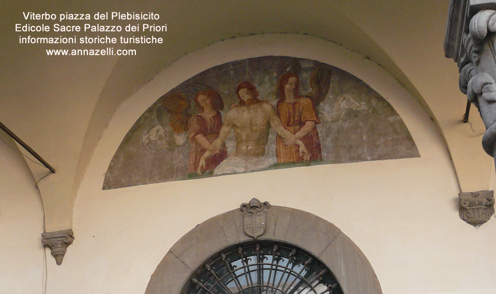 viterbo edicole palazzo dei priori piazza del plebisicito comune foto anna zelli