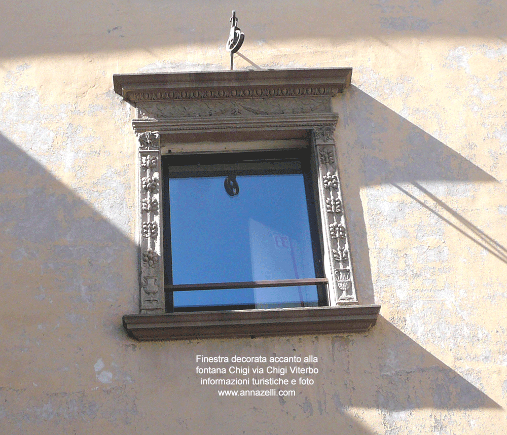 finestra decorata davanti al palazzo chigi via chigi info e foto