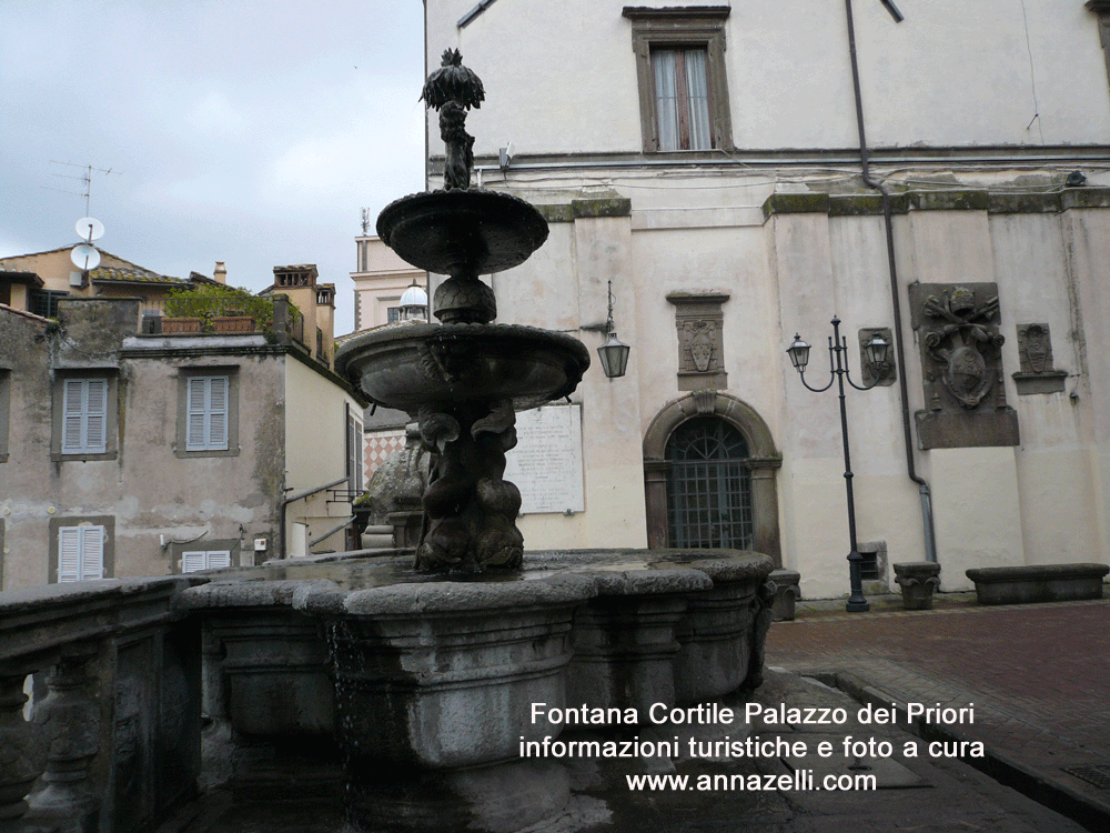 fontana al cortile del palazzo dei priori viterbo forto anna zelli