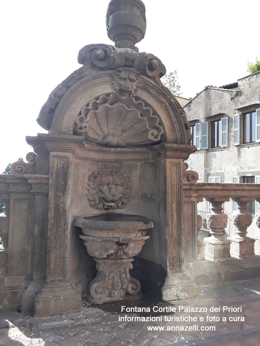 fontanelle al cortile del palazzo dei priori foto anna zelli
