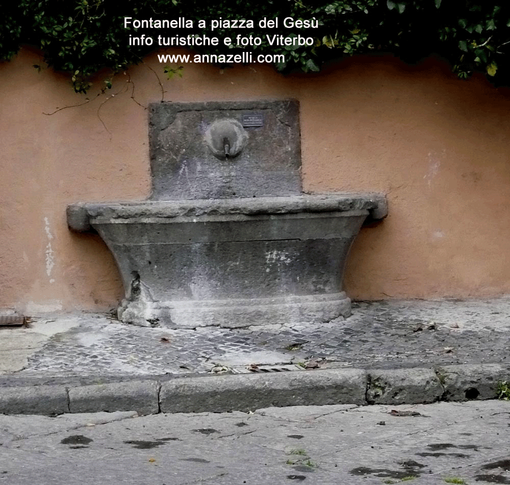 fontanella piazza del gesù viterbo centro storico foto anna zelli