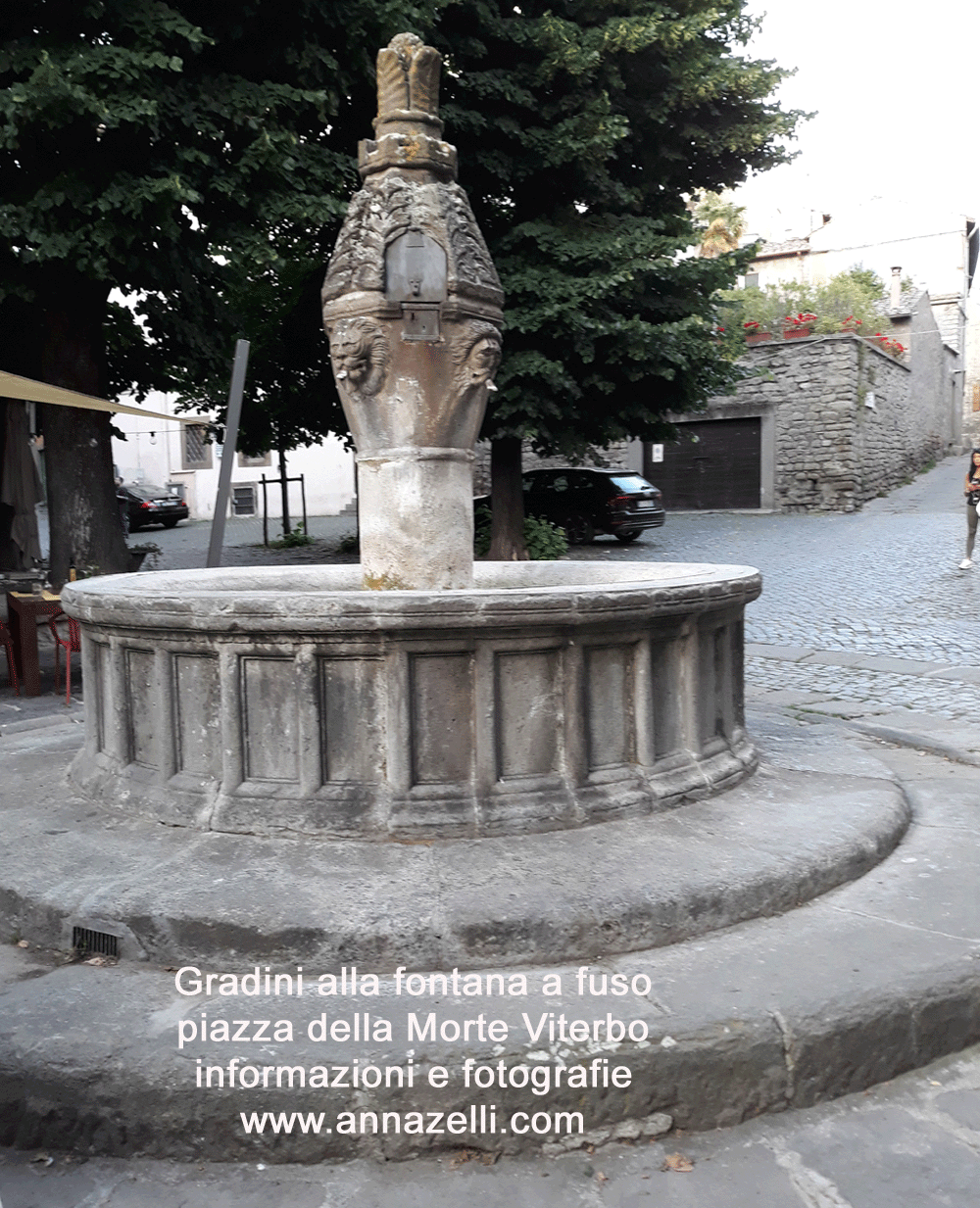 gradini alla fontana a fuso di piazza della mortefoto anna zelli