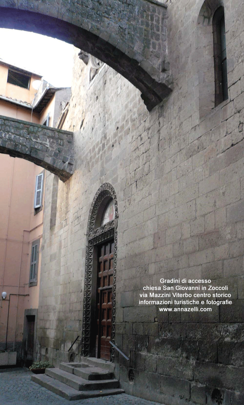 gradini di accesso alla chiesa di san giovanni in zoccoli via mazzini viterbo centro storico info e foto anna zelli