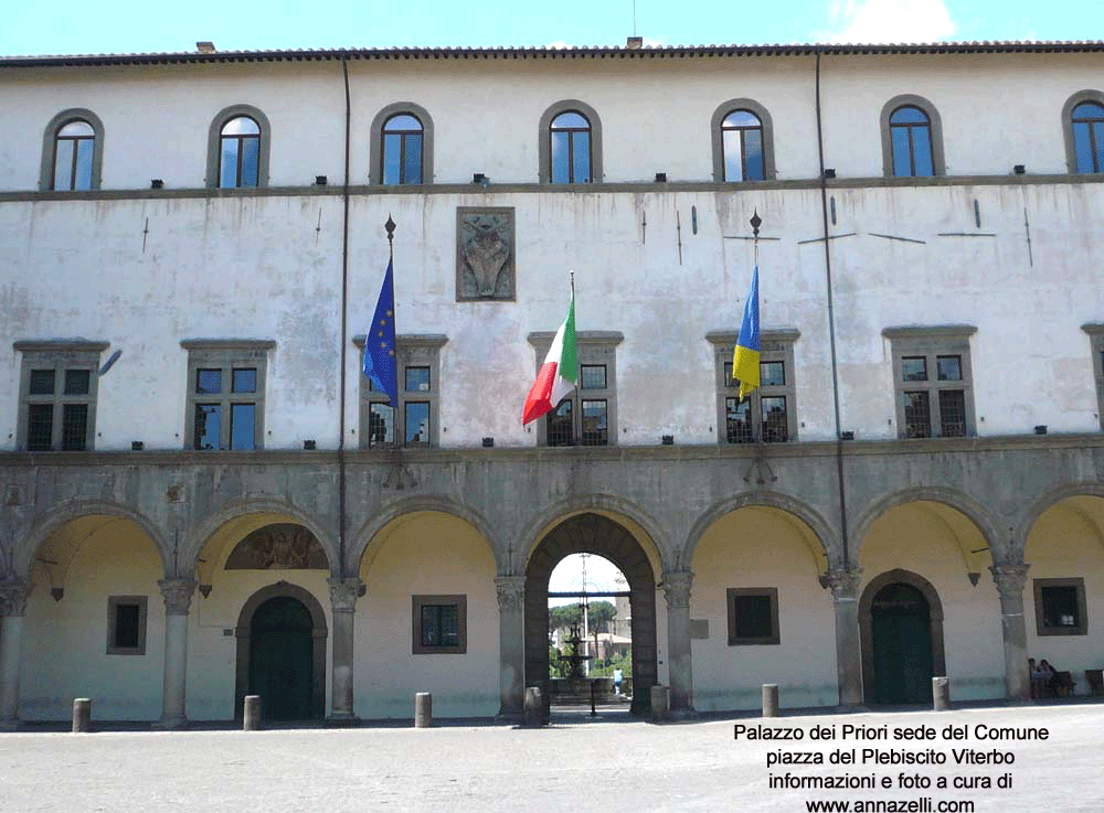 palazo del comune ed il cortile foto anna zelli