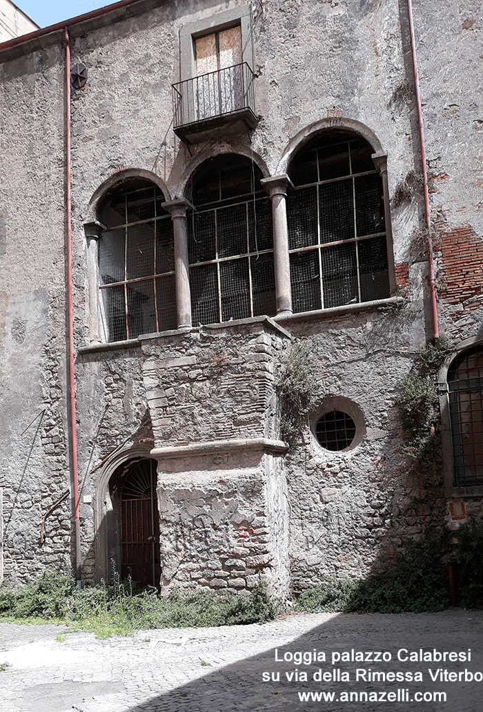 loggia palazzo calabresi via dei magazzini viterbo centro storico info foto anna zelli