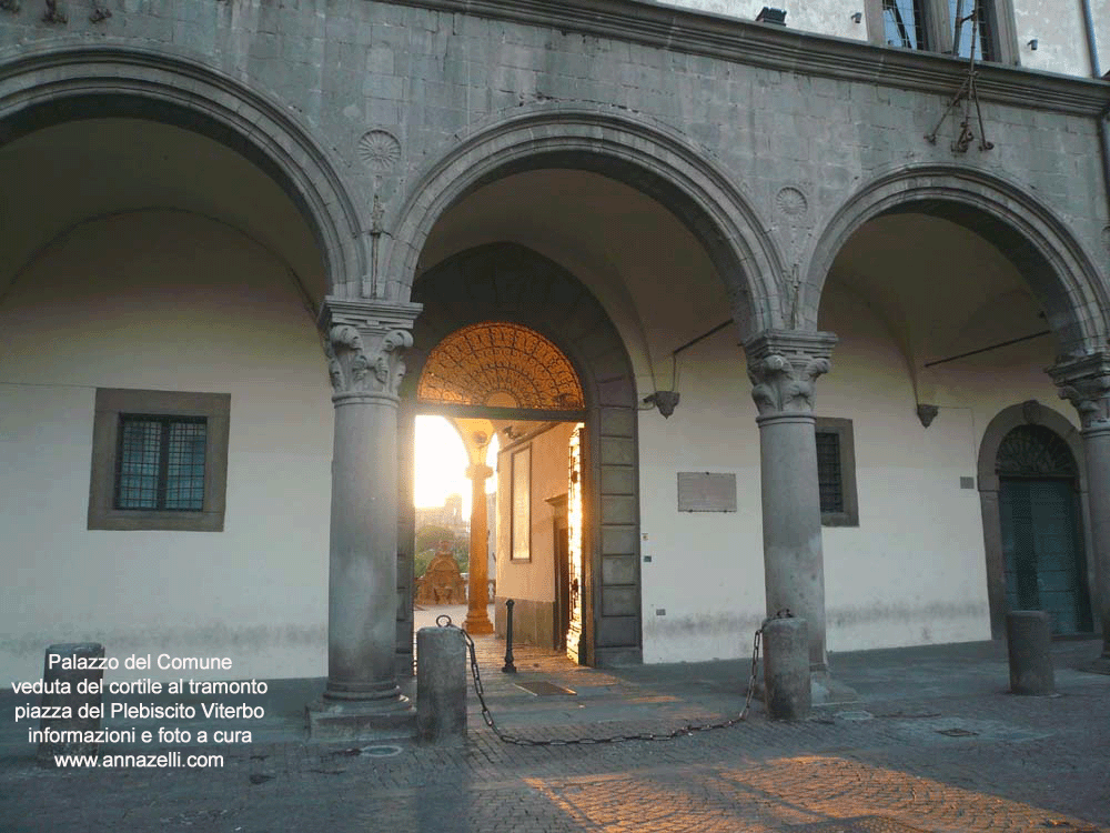 palazzo dei priori o del comune ed il cortile al tramonto viterbo foto anna zelli