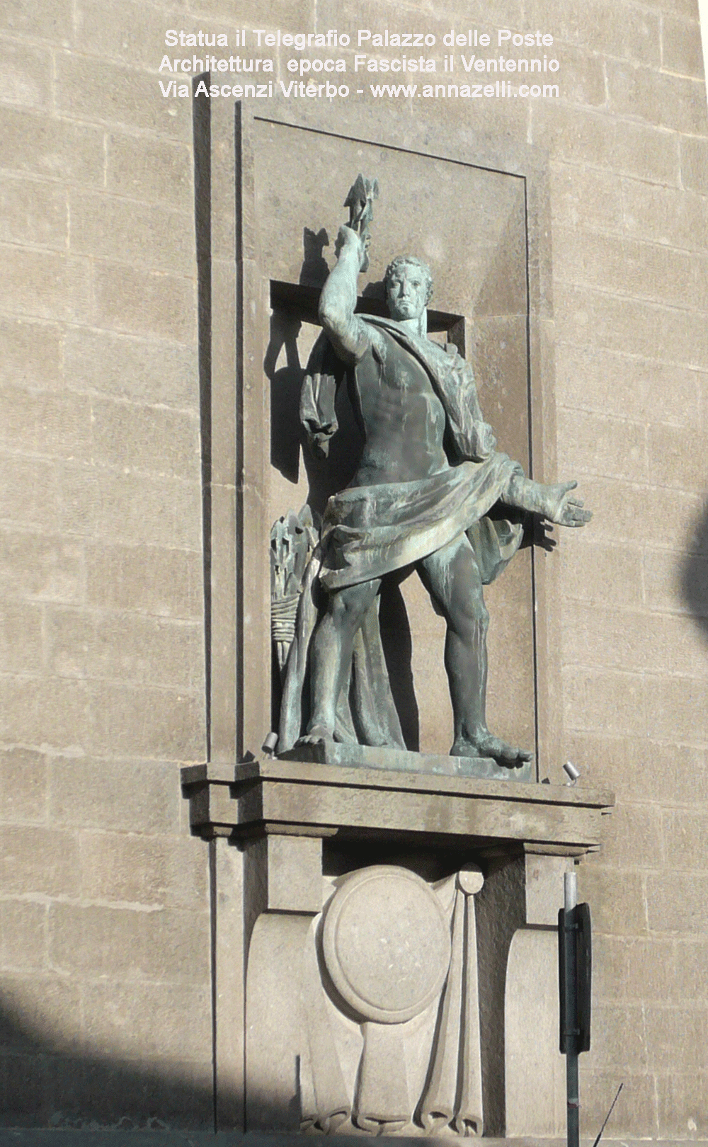 statua palazzo delle poste via ascenzi viterbo il telegrafo