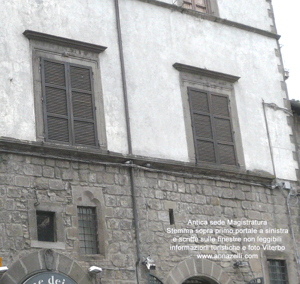 stemma e scritte finestre antica sede magistratura viterbo info e foto