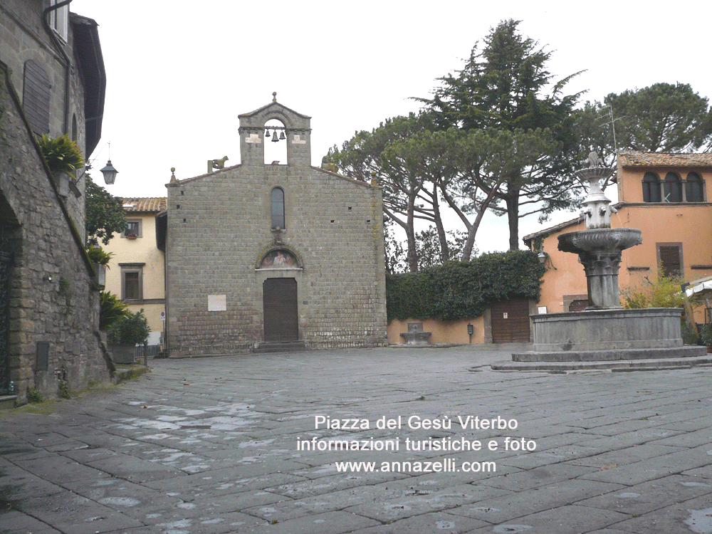 piazza del gesù viterbo centro storico foto anna zelli