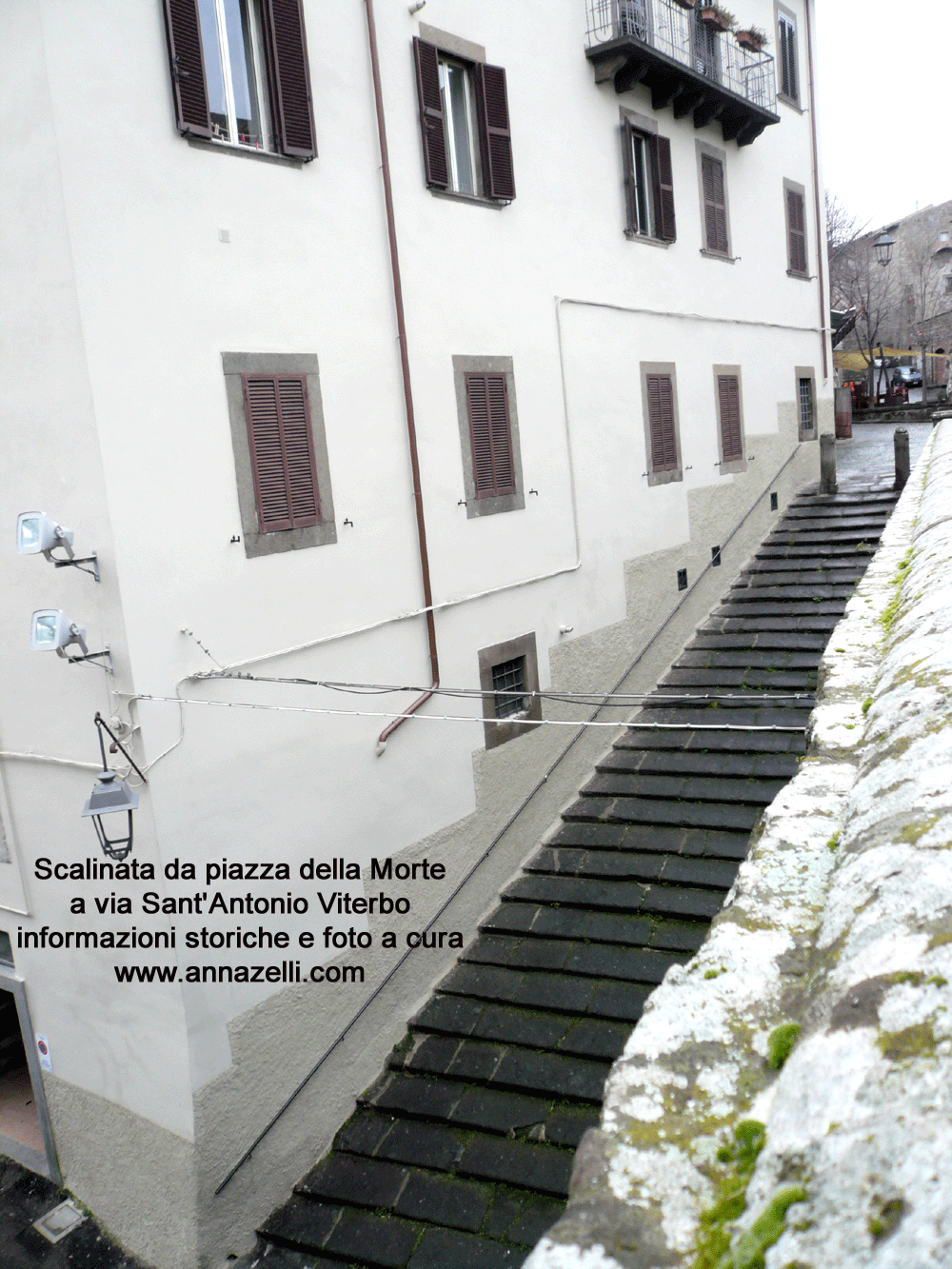 scalinata da piazza della morte ponte san lorenzo verso via sant'antonio viterbo foto anna zelli
