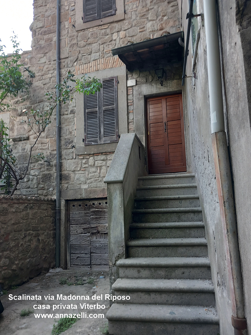 scalinata casa privata via madonna del riposo viterbo centro storico info e foto anna zelli