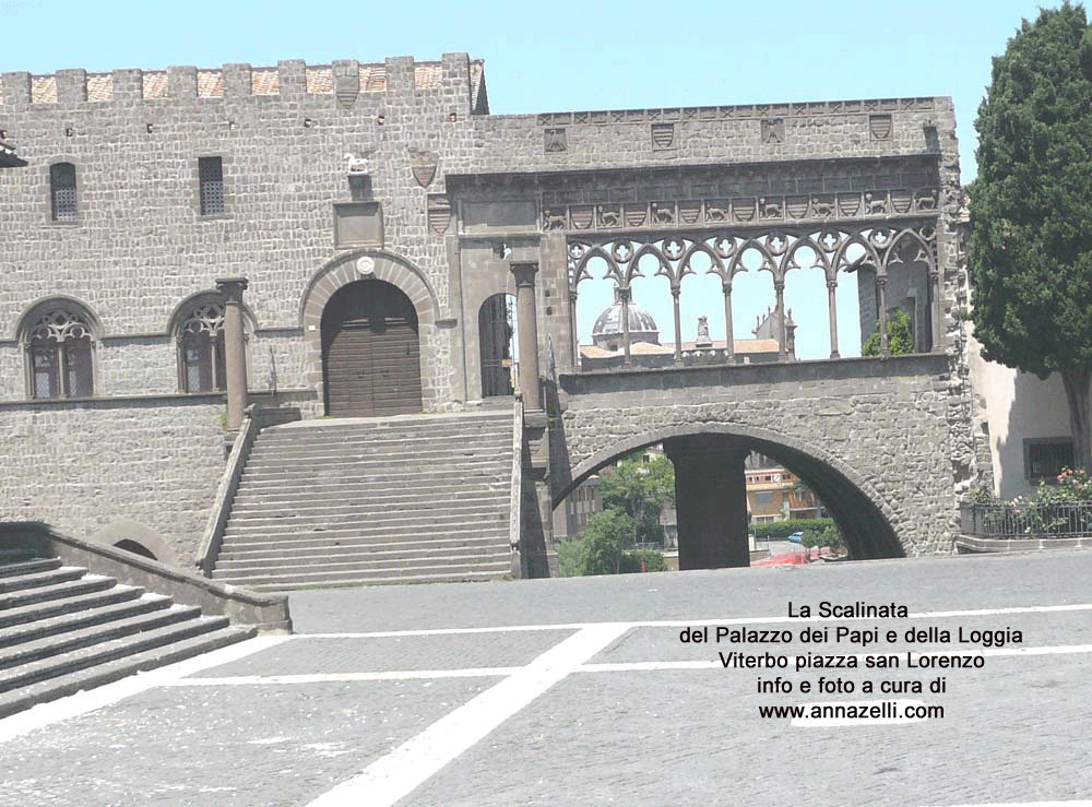 la scalinata del palazzo e della loggia dei papi piazza san lorenzo viterbo foto anna zelli
