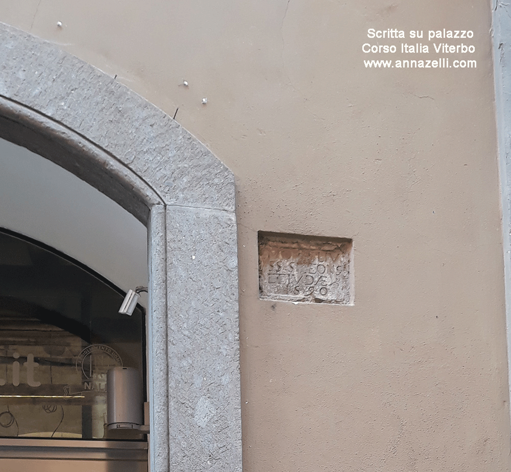 scritta su un palazzo a Corso Italia Viterbo info e foto Anna Zelli