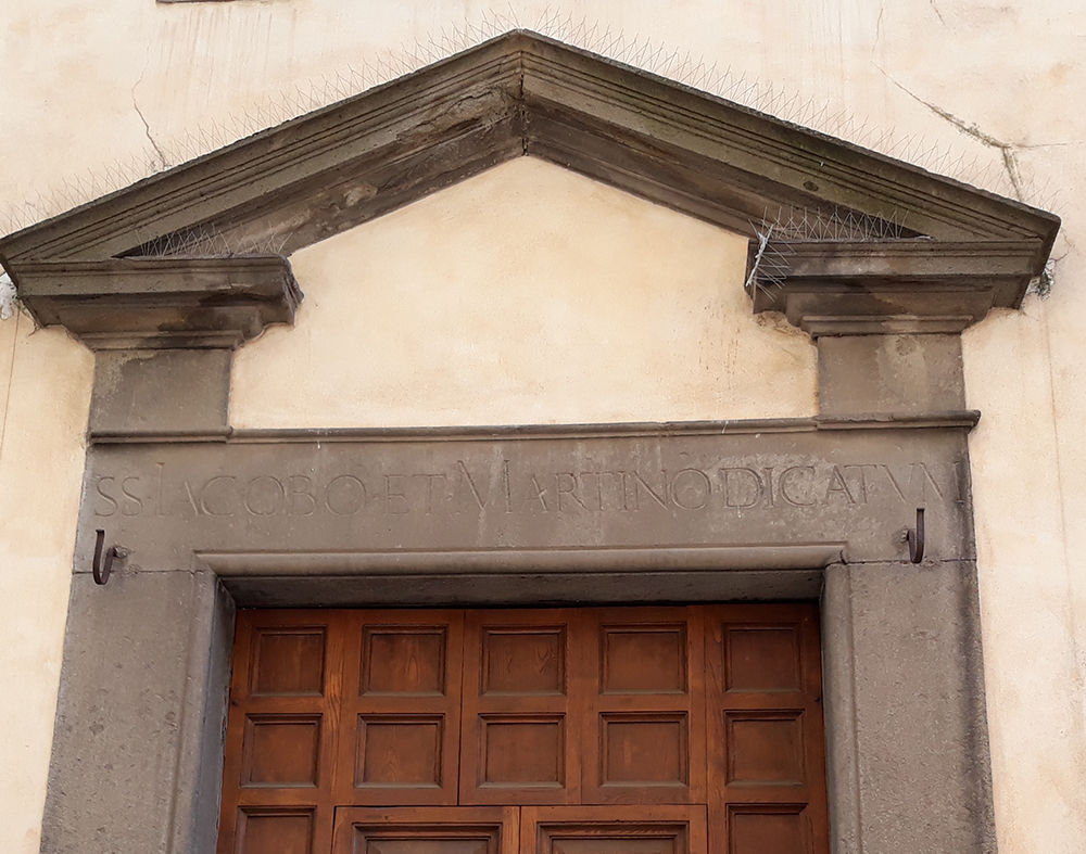 scritta al portale ex chiesa santi giacomo e martino via saffi viterbo