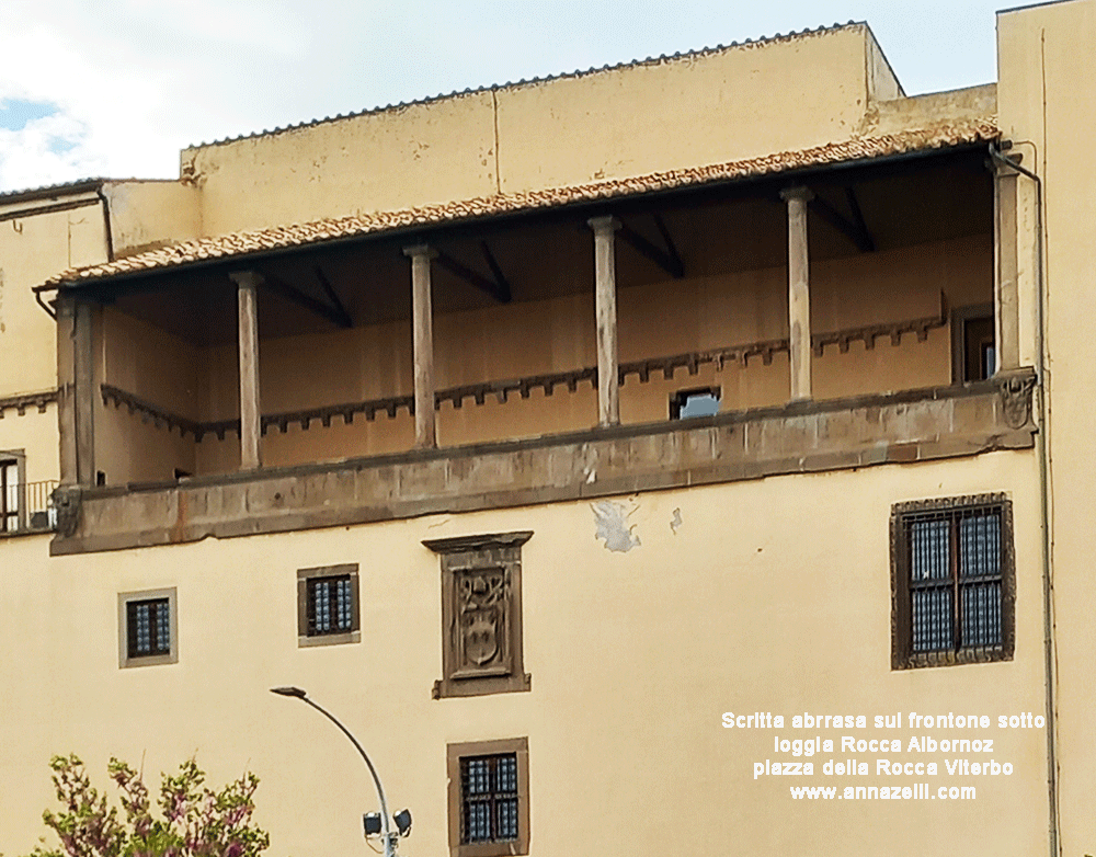 scritta abrasa frontone sotto loggia rocca albornoz piazza della rocca viterbo info e foto anna zelli